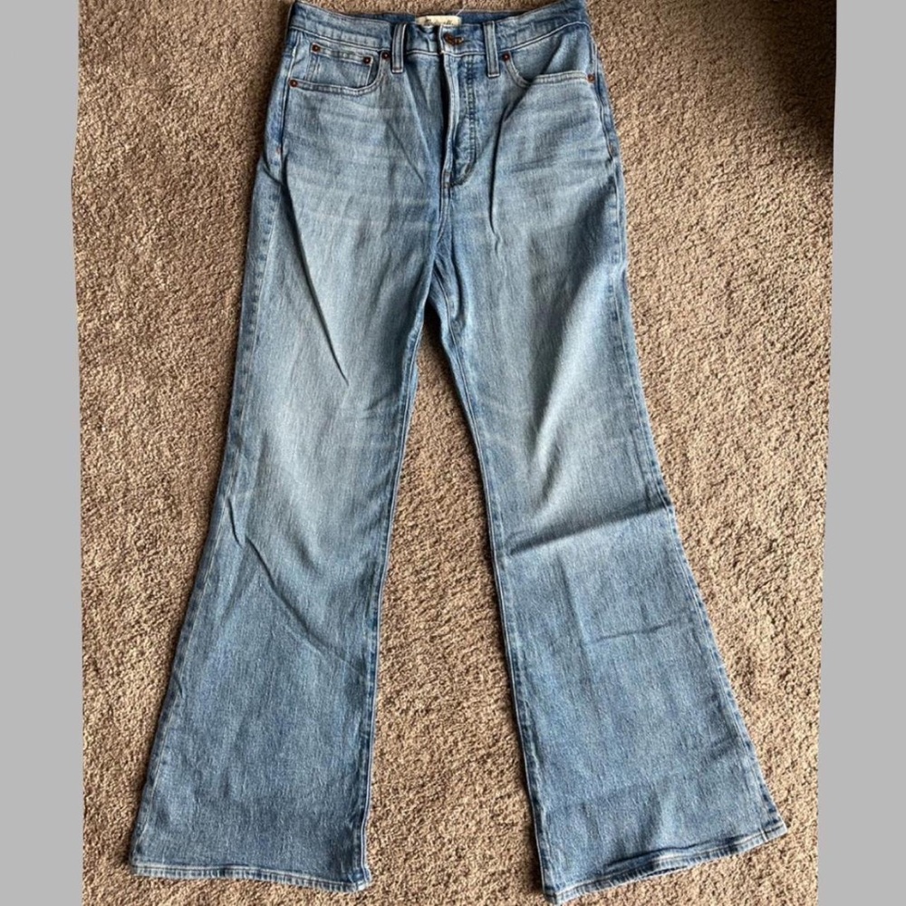 Madewell— The Perfect Vintage Flare Jean in Delavan Wash